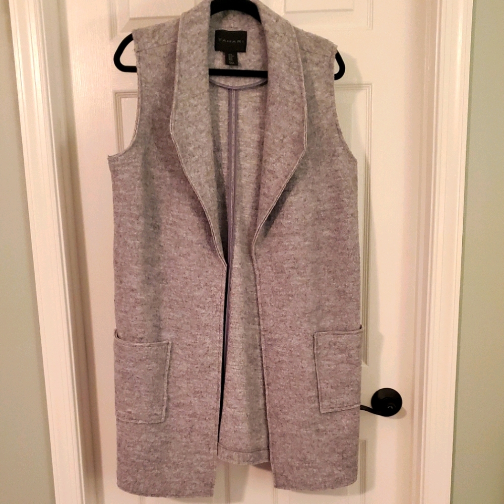 Tahari Gray Sleeveless Sweater Vest